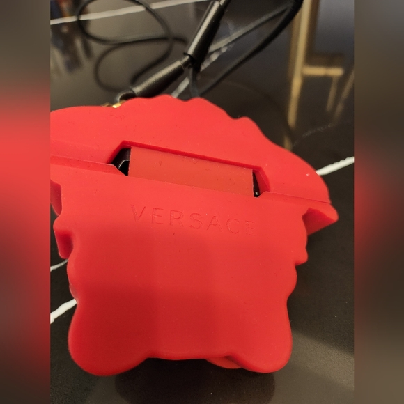 Authentic Versace airpods case with leather straps - Picture 3 of 10